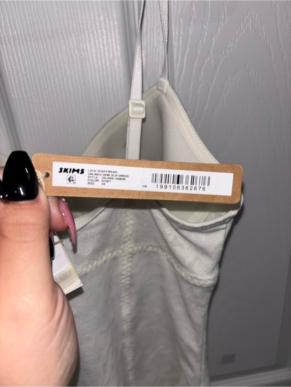 SKIMS Ivory Underwire Slip with Garter Tabs - Picture 3 of 4